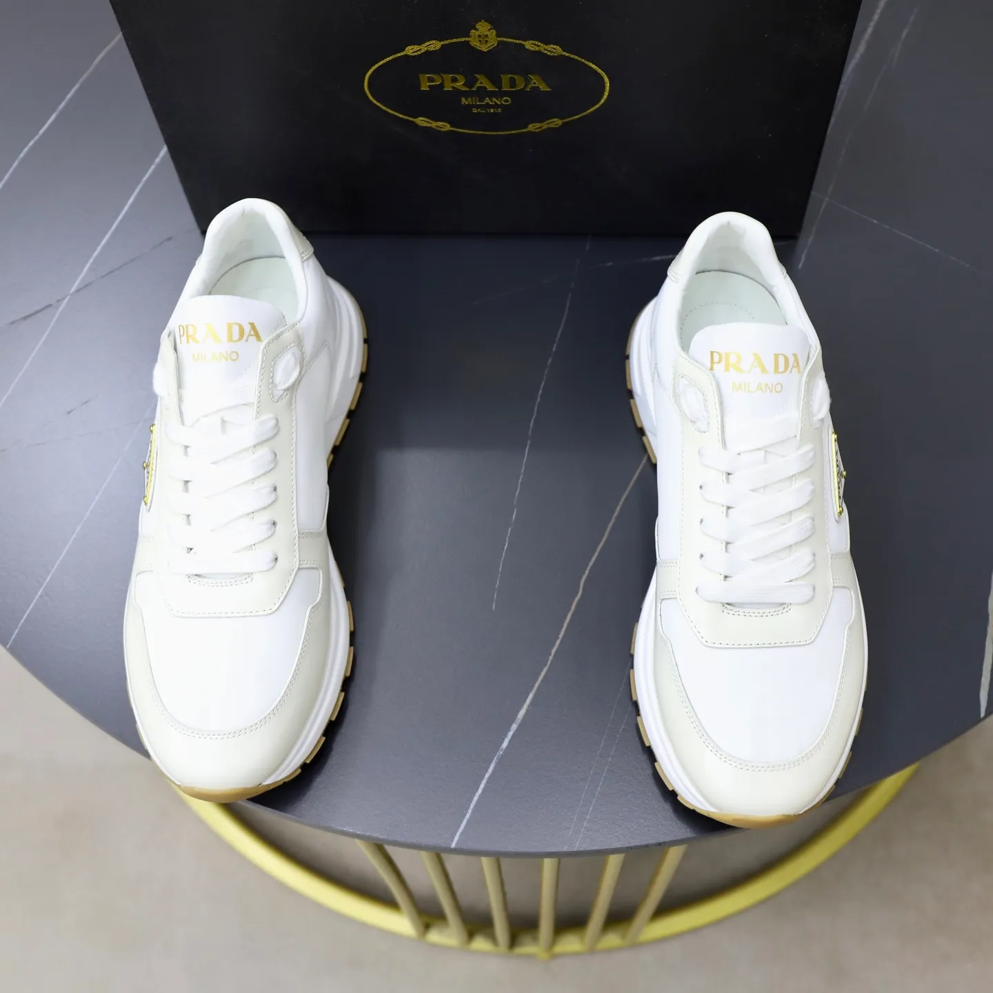 Factory price: 600💰Top original order Brand: PRADA (Prada) Standard code: Men's size 38/44 (45 can be customized) Grade: Same as the official website Material: Original cowhide stitched with imported cloth, cowhide lining, original combination of two-color wear-resistant soft outsole Style category: casual sports version, young fashion, European and American trend, British style Color: actual picture color